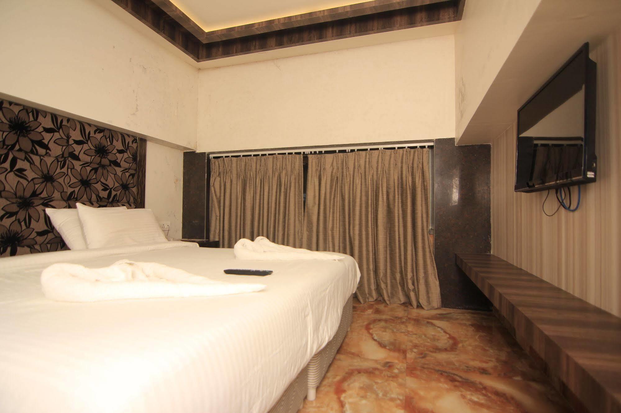 Kumar Resort Lonavala Esterno foto