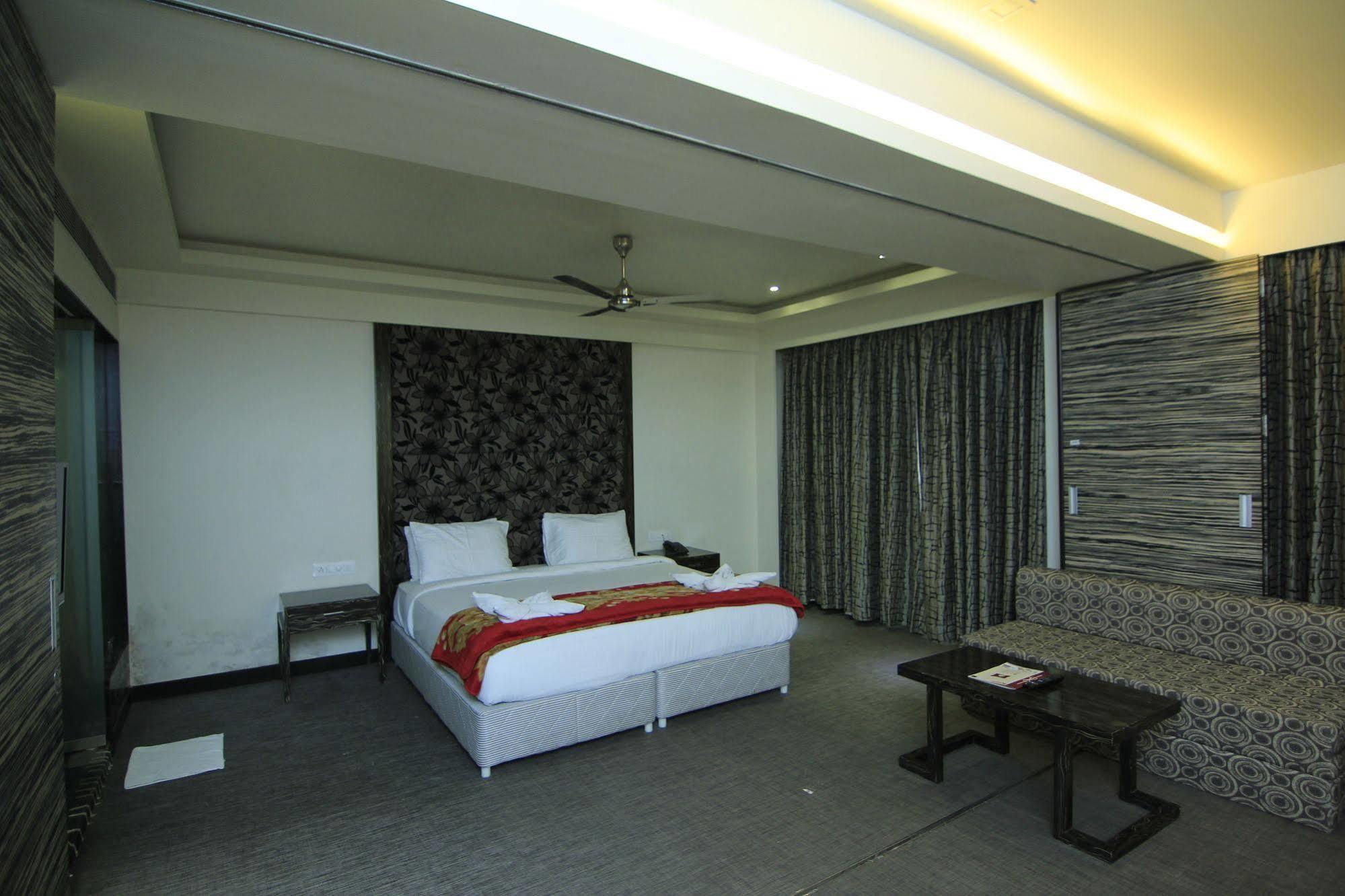 Kumar Resort Lonavala Esterno foto