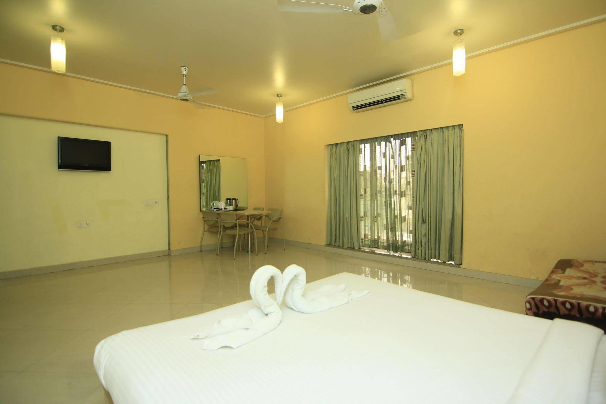 Kumar Resort Lonavala Esterno foto