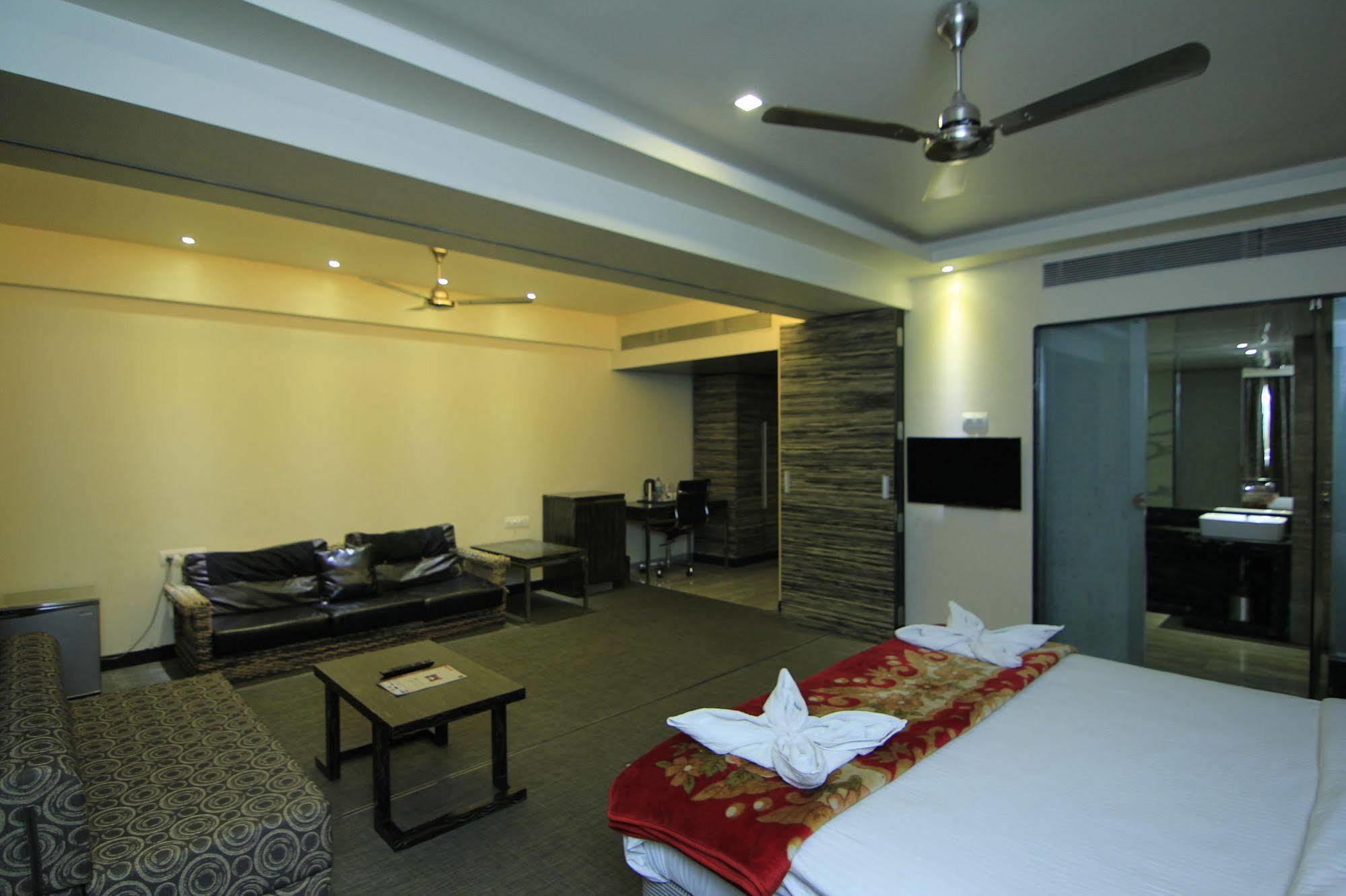 Kumar Resort Lonavala Esterno foto